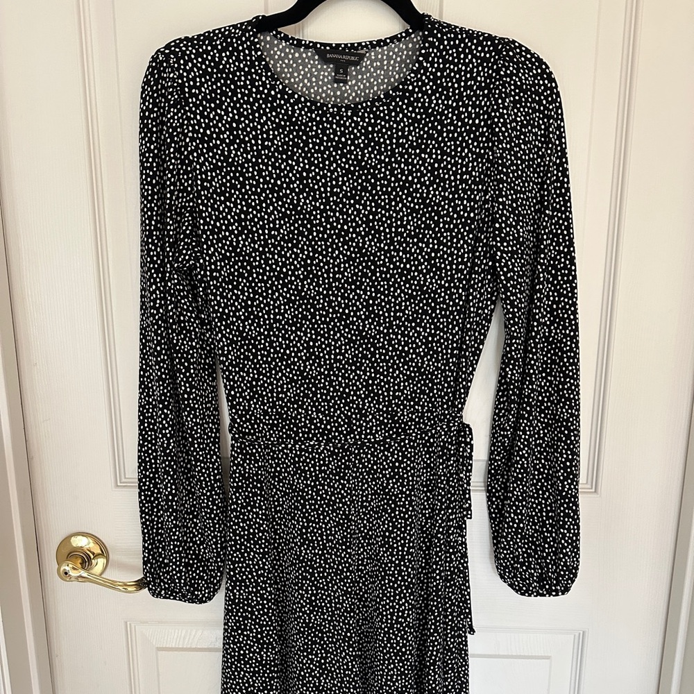 Banana Republic Black and White Long Sleeve Dress